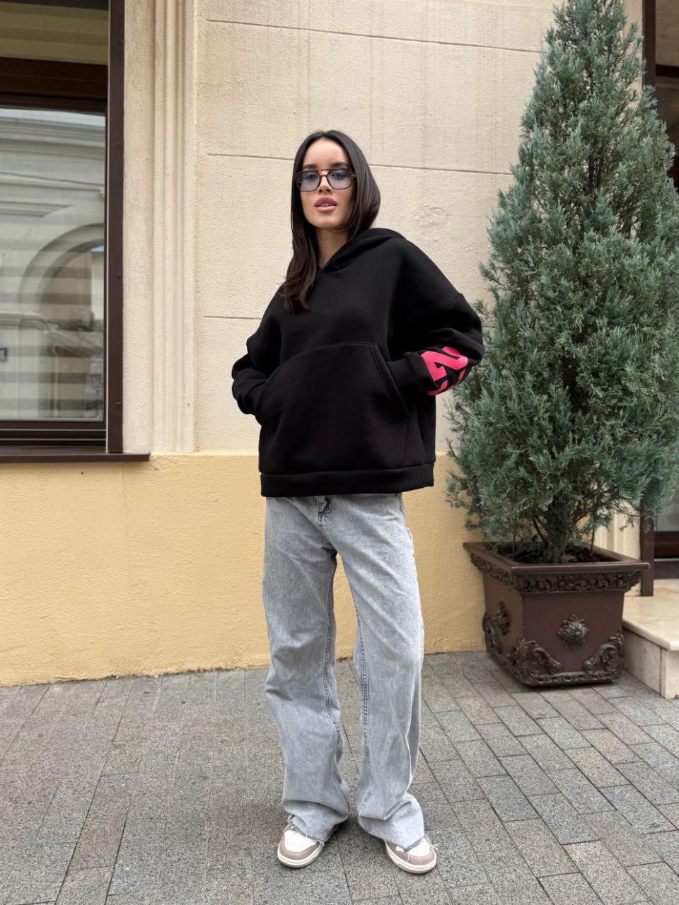 Женское спортивное худи на флисе черного цвета 35499