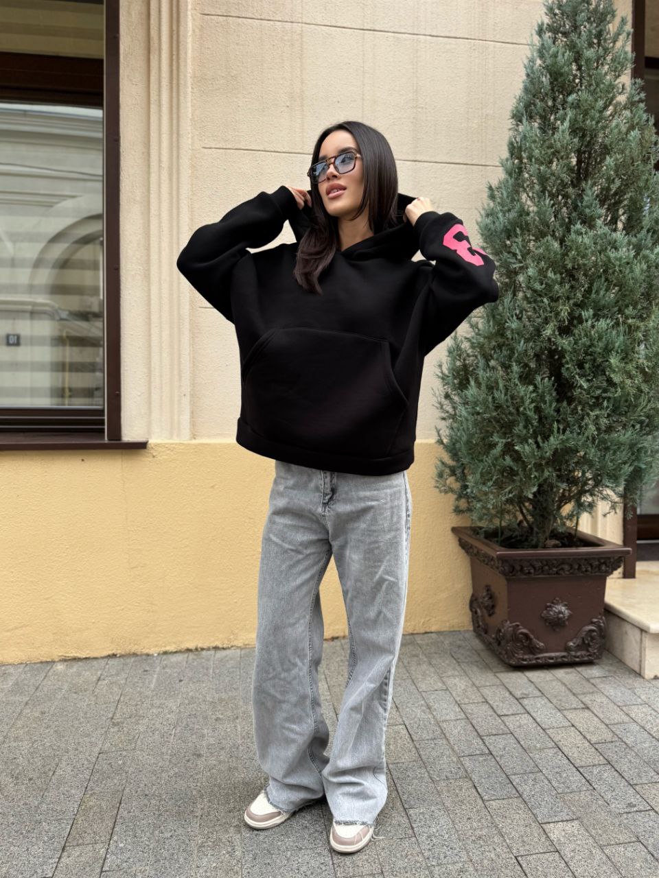 Женское спортивное худи на флисе черного цвета 35499