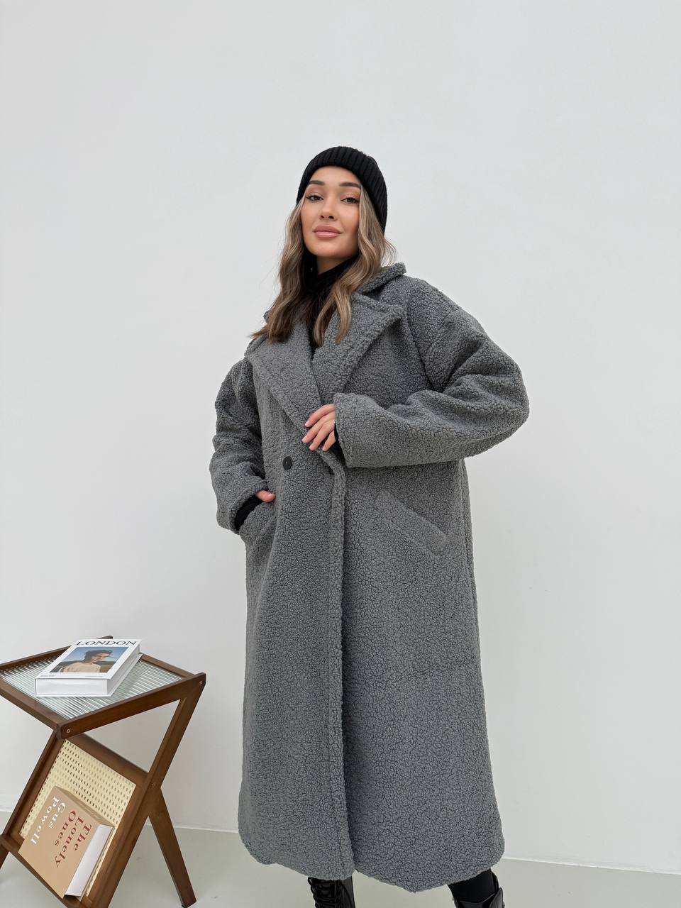Жіноче тепле пальто з букле сiрого кольору 35209