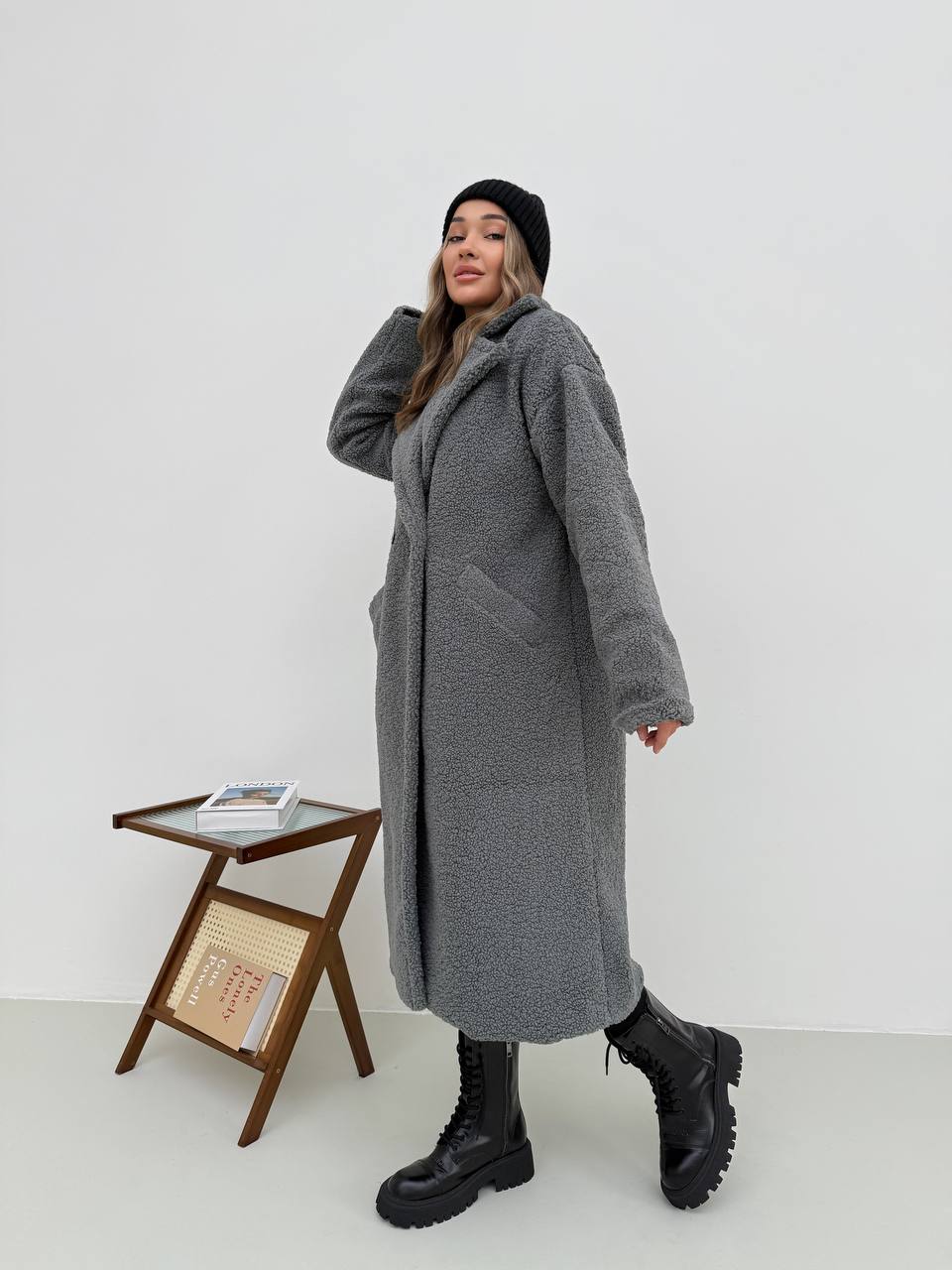 Жіноче тепле пальто з букле сiрого кольору 35209