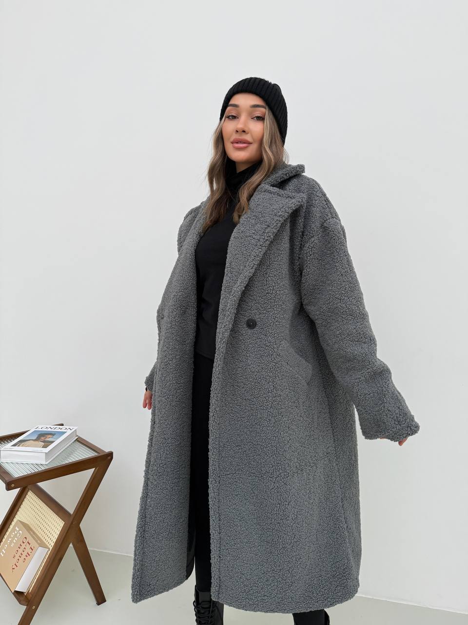 Жіноче тепле пальто з букле сiрого кольору 35209