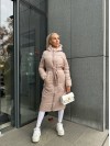 Жіноче зимове пальто-пуховик бежевого кольору 35218