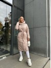 Жіноче зимове пальто-пуховик бежевого кольору 35218