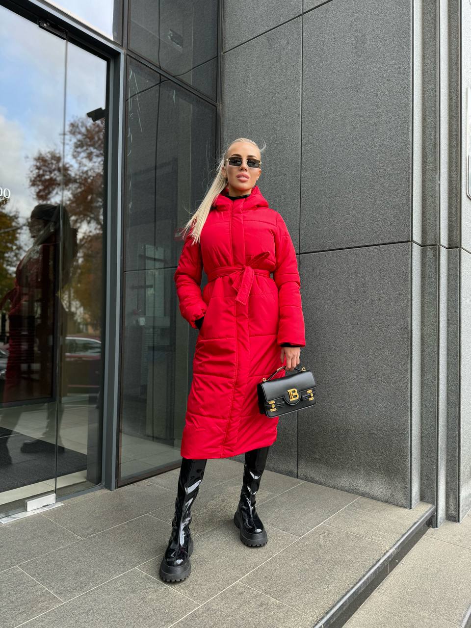 Жіноче зимове пальто-пуховик червоного кольору 35215