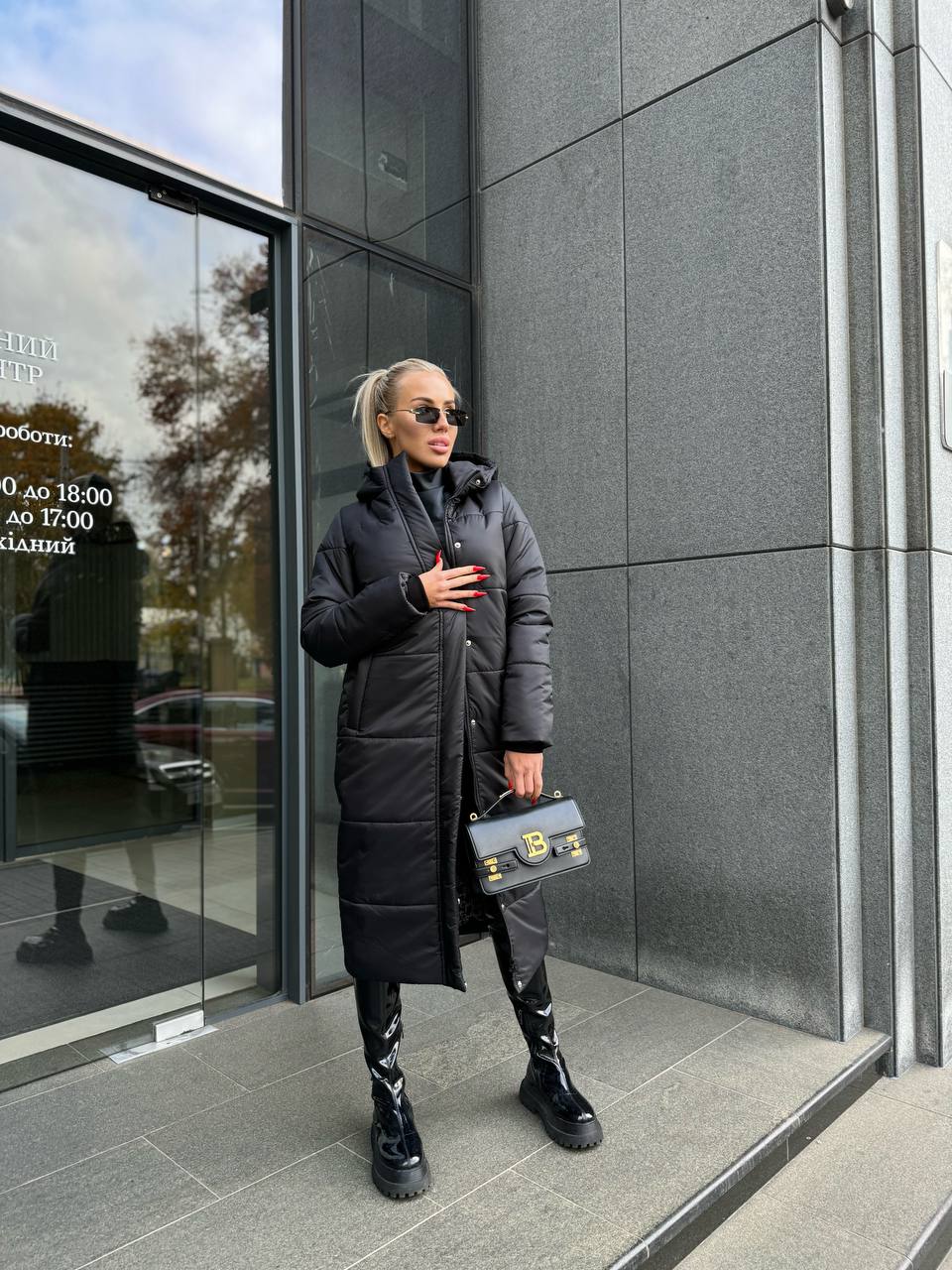 Жіноче зимове пальто-пуховик чорного кольору 35214