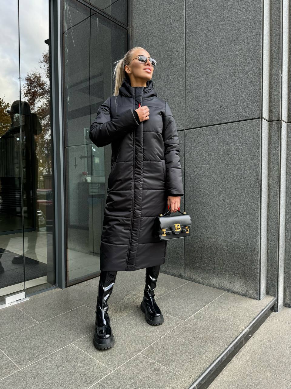 Жіноче зимове пальто-пуховик чорного кольору 35214