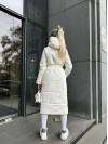 Жіноче зимове пальто-пуховик молочного кольору 35217