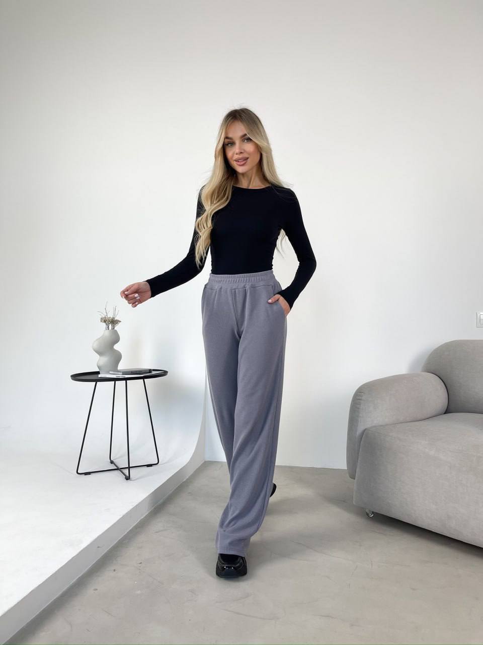 Женские ангоровые штаны графитового цвета 35402