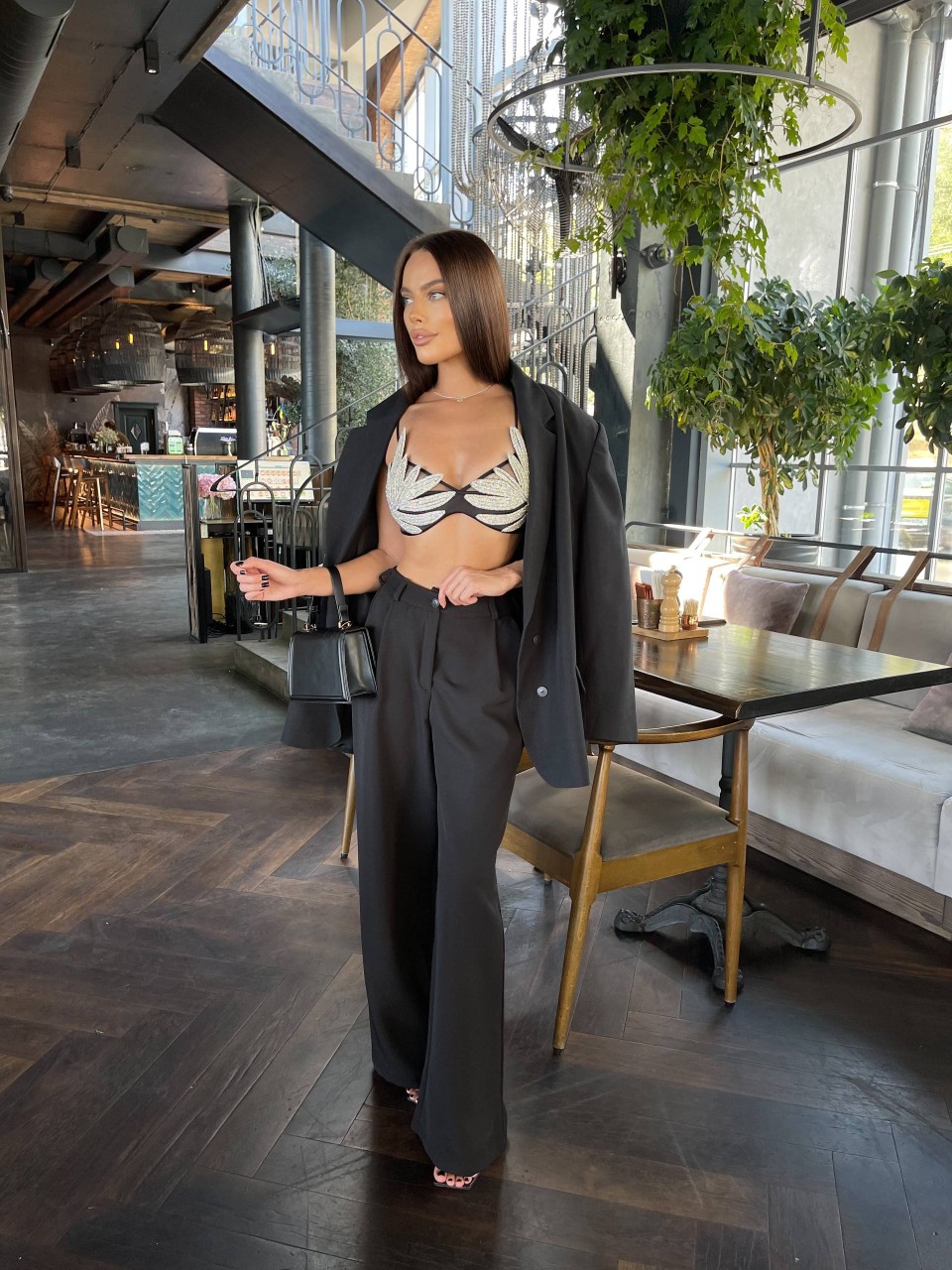 Жiночi базовi класичнi брюки чорного кольору 34450