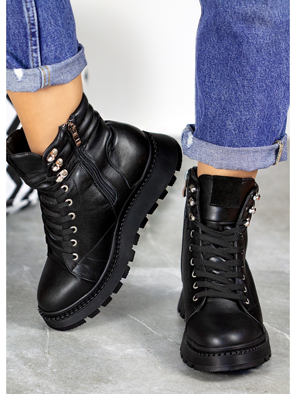 Жіночі черевики натуральна шкіра на шнурівці (хутро) чорного кольору 35037