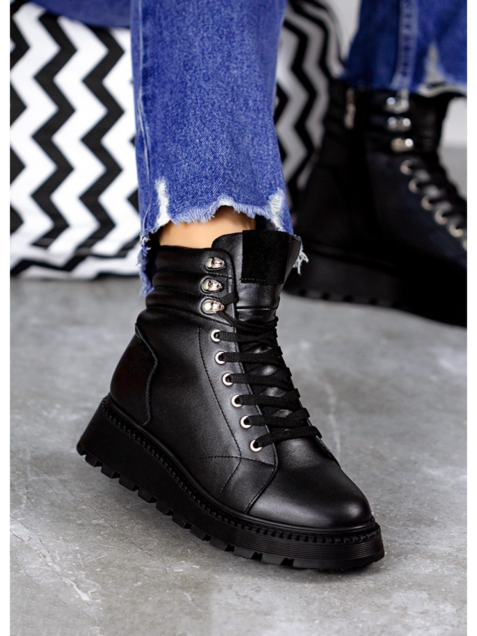 Жіночі черевики натуральна шкіра на шнурівці (хутро) чорного кольору 35037