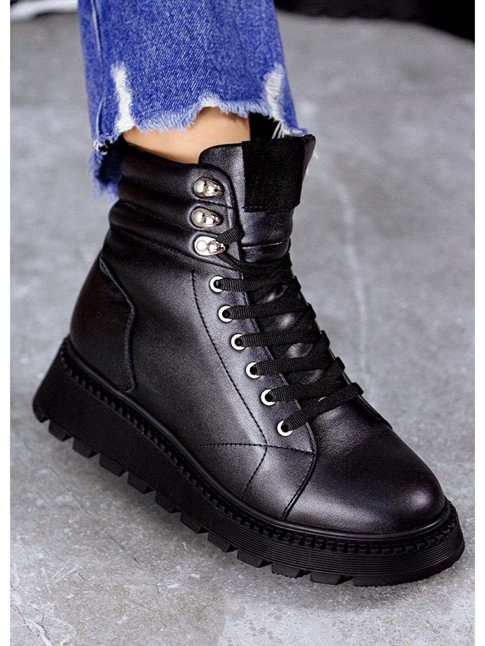 Жіночі черевики натуральна шкіра на шнурівці (хутро) чорного кольору 35037