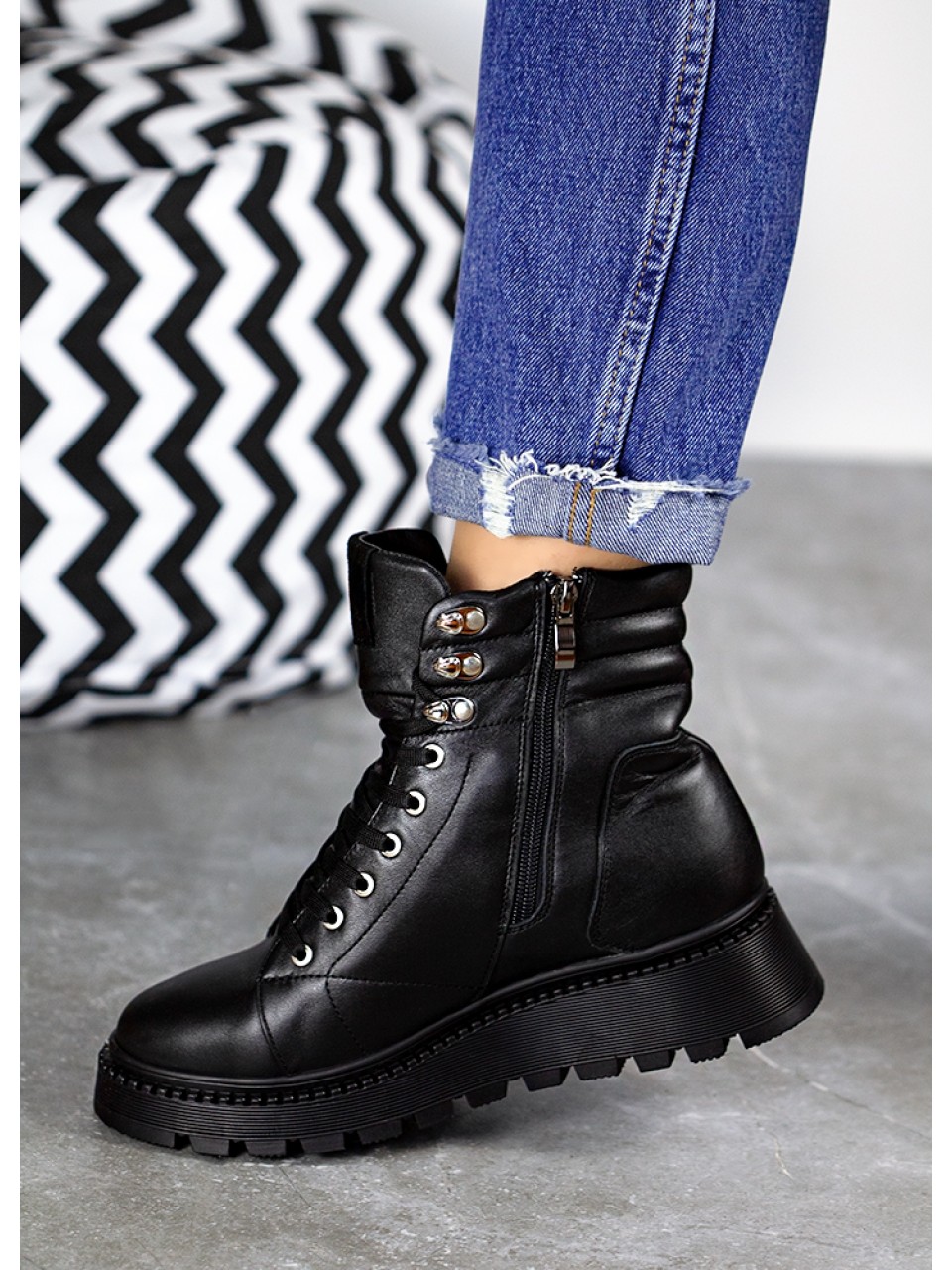 Жіночі черевики натуральна шкіра на шнурівці (байка) чорного кольору 35036