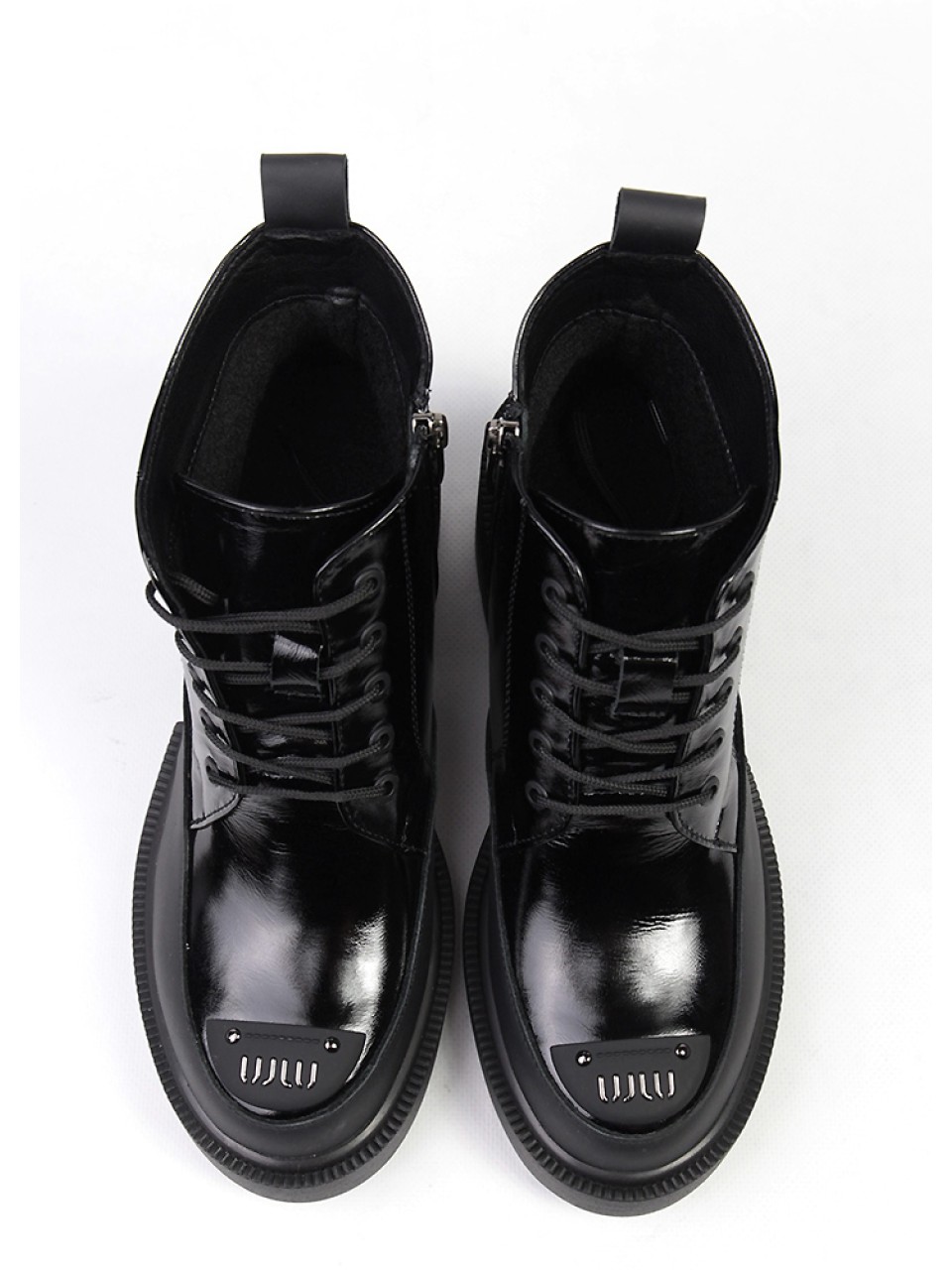 Женские ботинки из натуральной лаковой кожи на каблуках чёрного цвета 34740