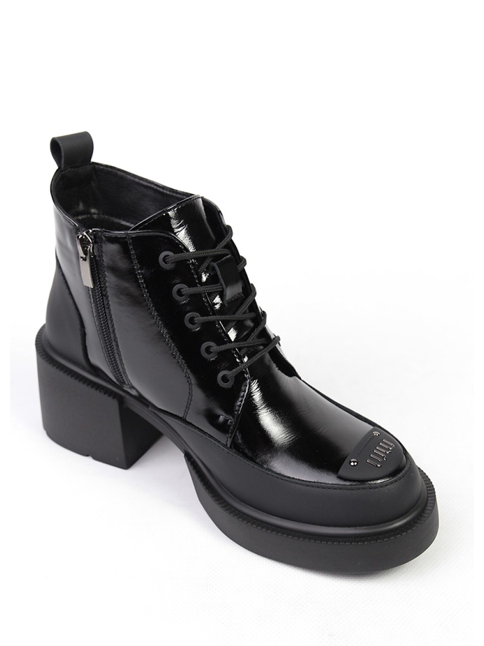 Женские ботинки из натуральной лаковой кожи на каблуках чёрного цвета 34740
