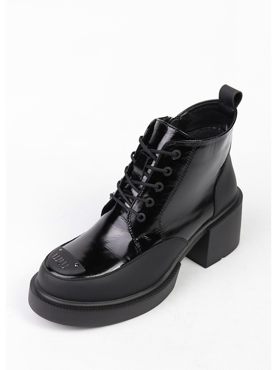Женские ботинки из натуральной лаковой кожи на каблуках чёрного цвета 34740