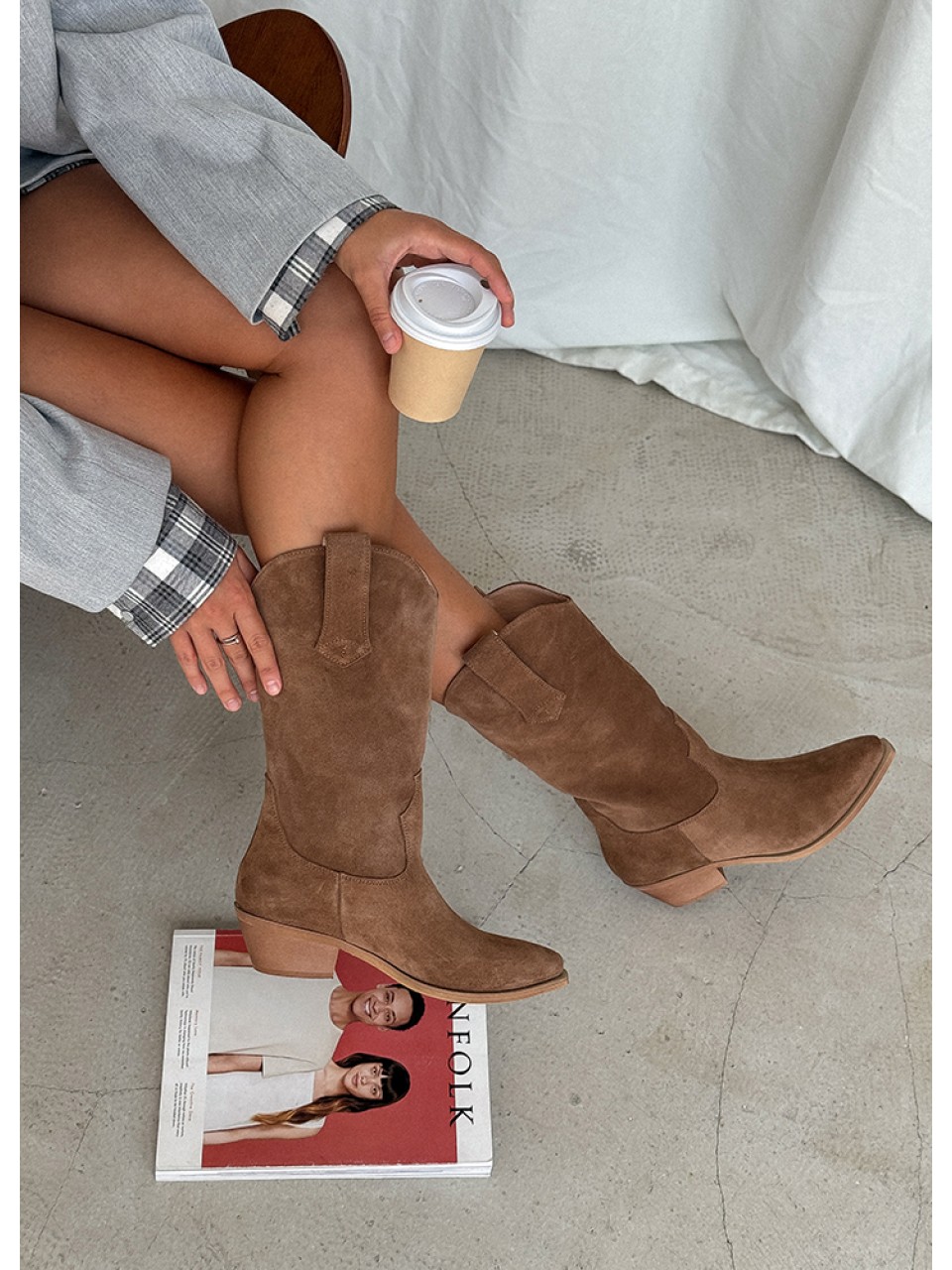 Женские сапоги казаки из натуральной замши (Европейка) коричневого цвета 34873