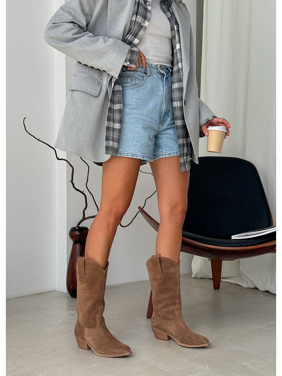 Женские сапоги казаки из натуральной замши (Байка) коричневого цвета 34874