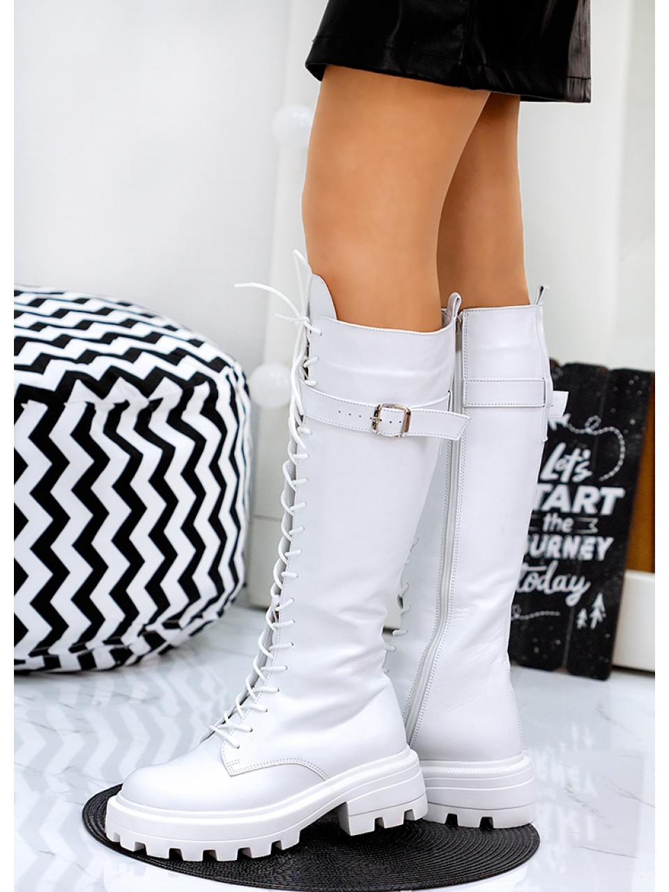 Женские сапоги из натуральной кожи на шнуровке (Байка) белого цвета 34867