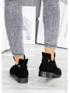 Женские замшевые короткие ботинки на байке черного цвета 34915