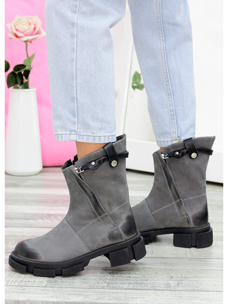 Женские кожаные ботинки (мех) серого цвета 35182