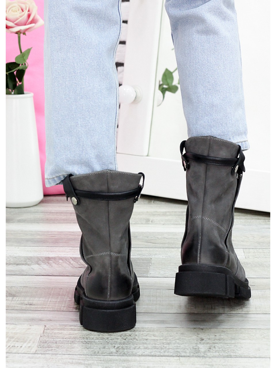 Женские кожаные ботинки (мех) серого цвета 35182