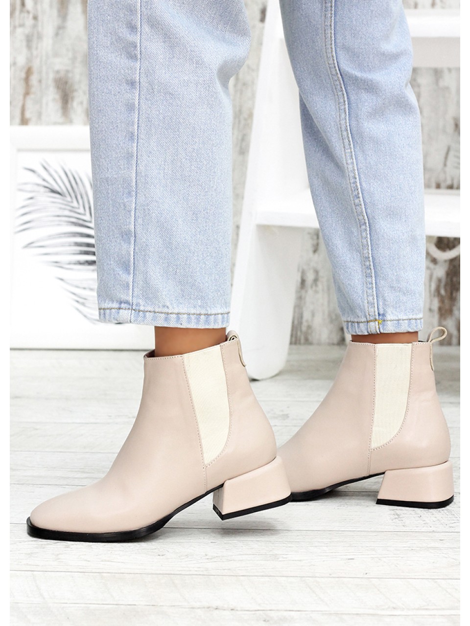 Жіночі шкіряні черевики (байка) бежевого кольору 34895