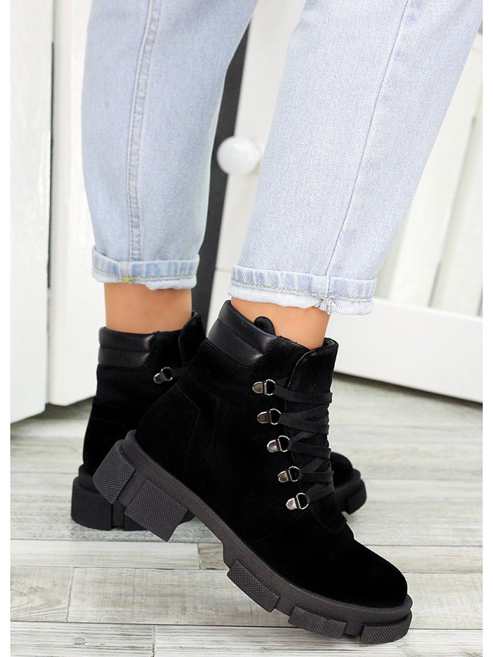 Жіночі шкіряні черевики трапери (хутро) чорного кольору 34806