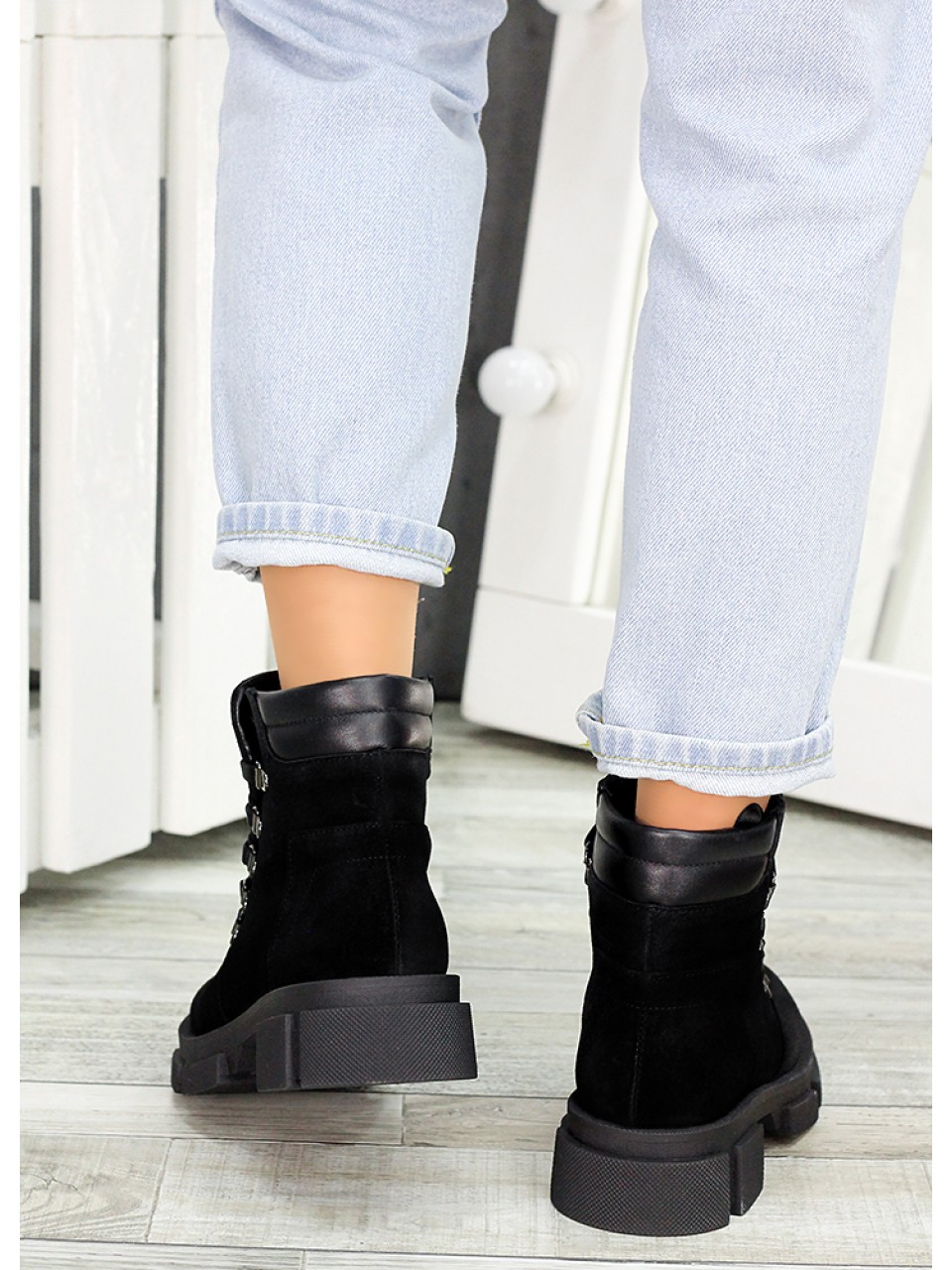 Жіночі шкіряні черевики трапери (хутро) чорного кольору 34806