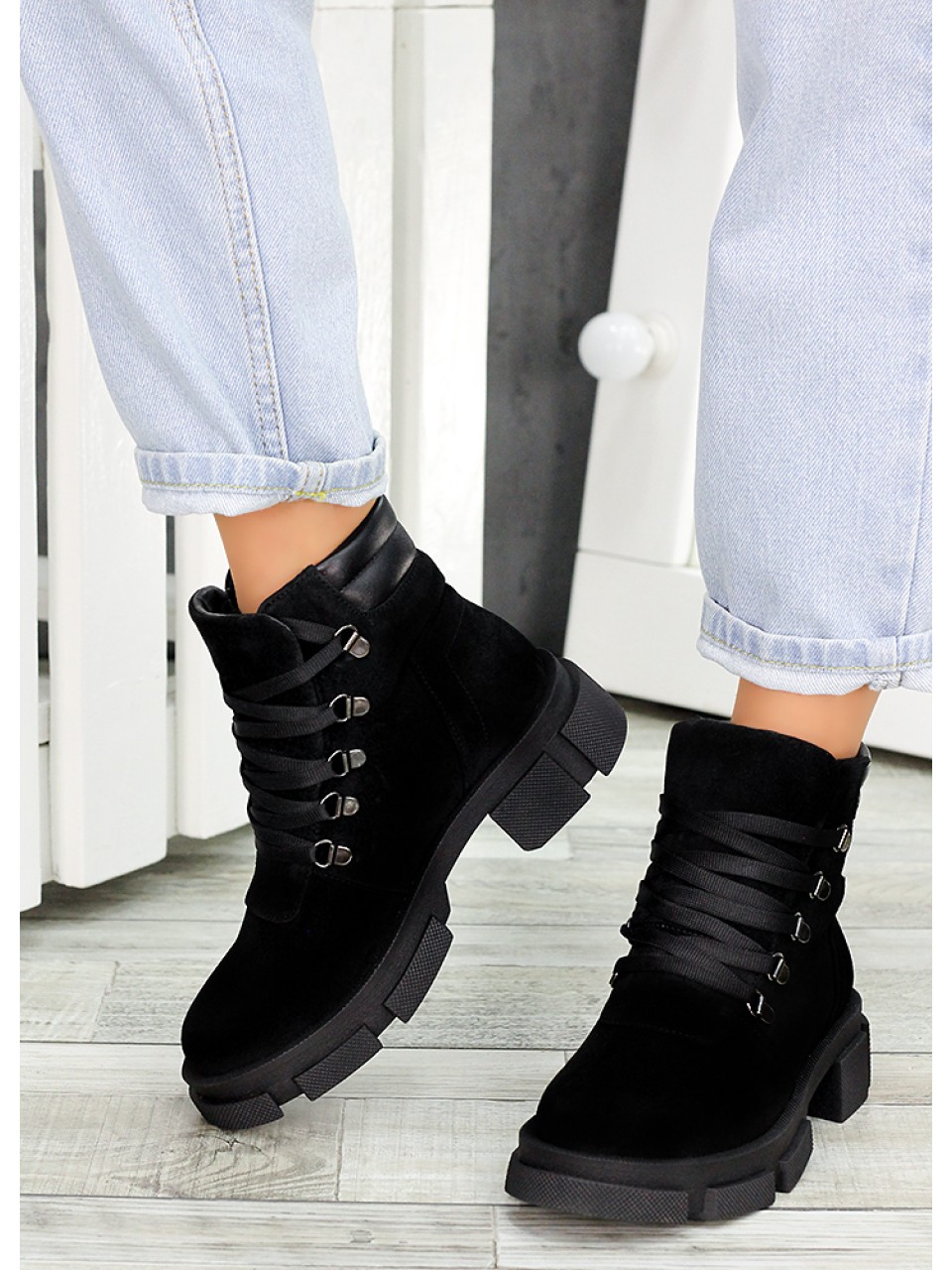 Жіночі шкіряні черевики трапери (хутро) чорного кольору 34806