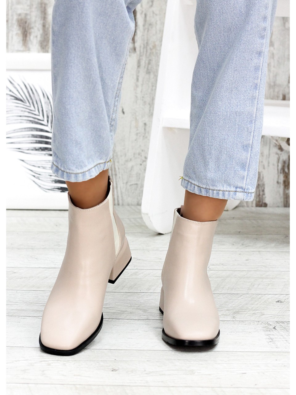 Жіночі шкіряні черевики (хутро) бежевого кольору 34894