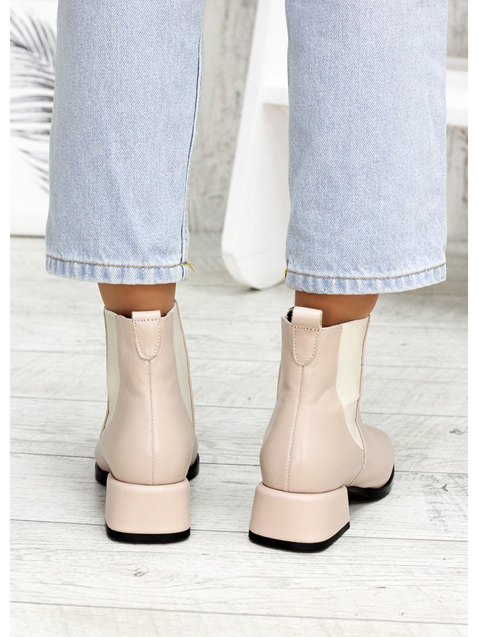 Жіночі шкіряні черевики (хутро) бежевого кольору 34894