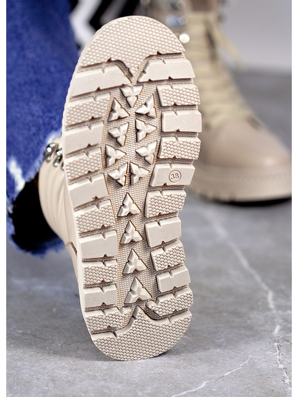 Жіночі шкіряні черевики (байка) на шнурівці кавового кольору 35252