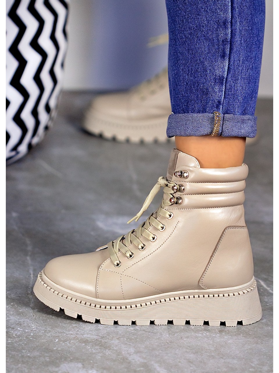 Жіночі шкіряні черевики (байка) на шнурівці кавового кольору 35252