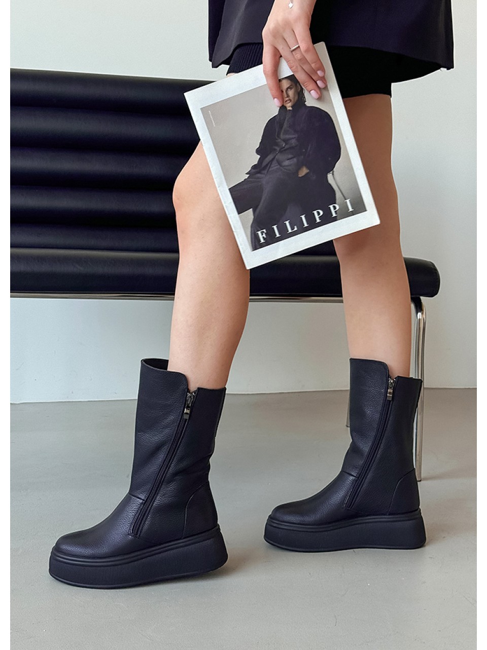 Женские кожаные ботинки на платформе (мех) черного цвета 35183