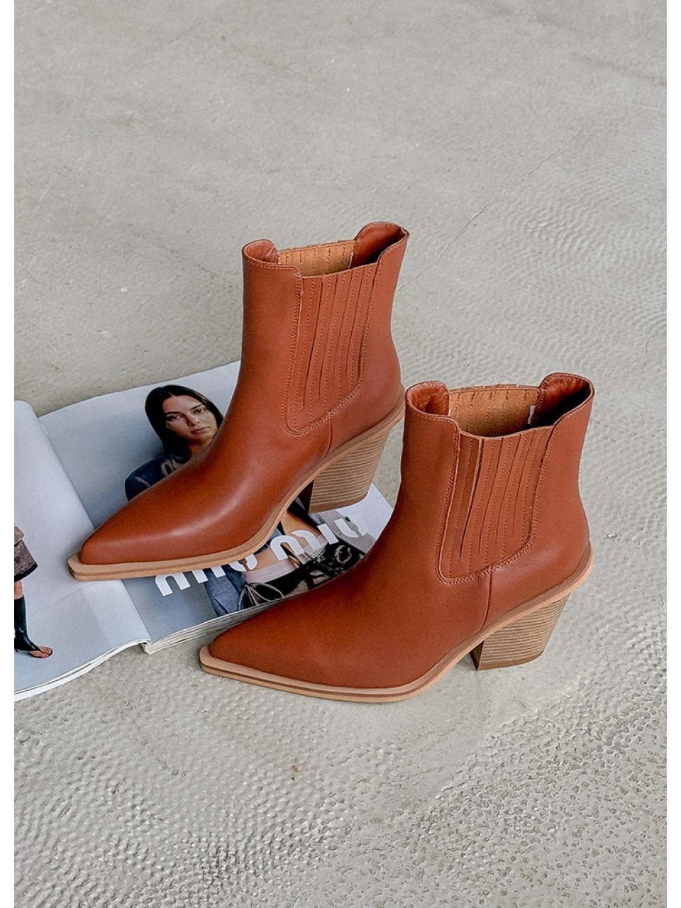 Жіночі шкіряні черевики козаки (байка) коричневого кольору 34928