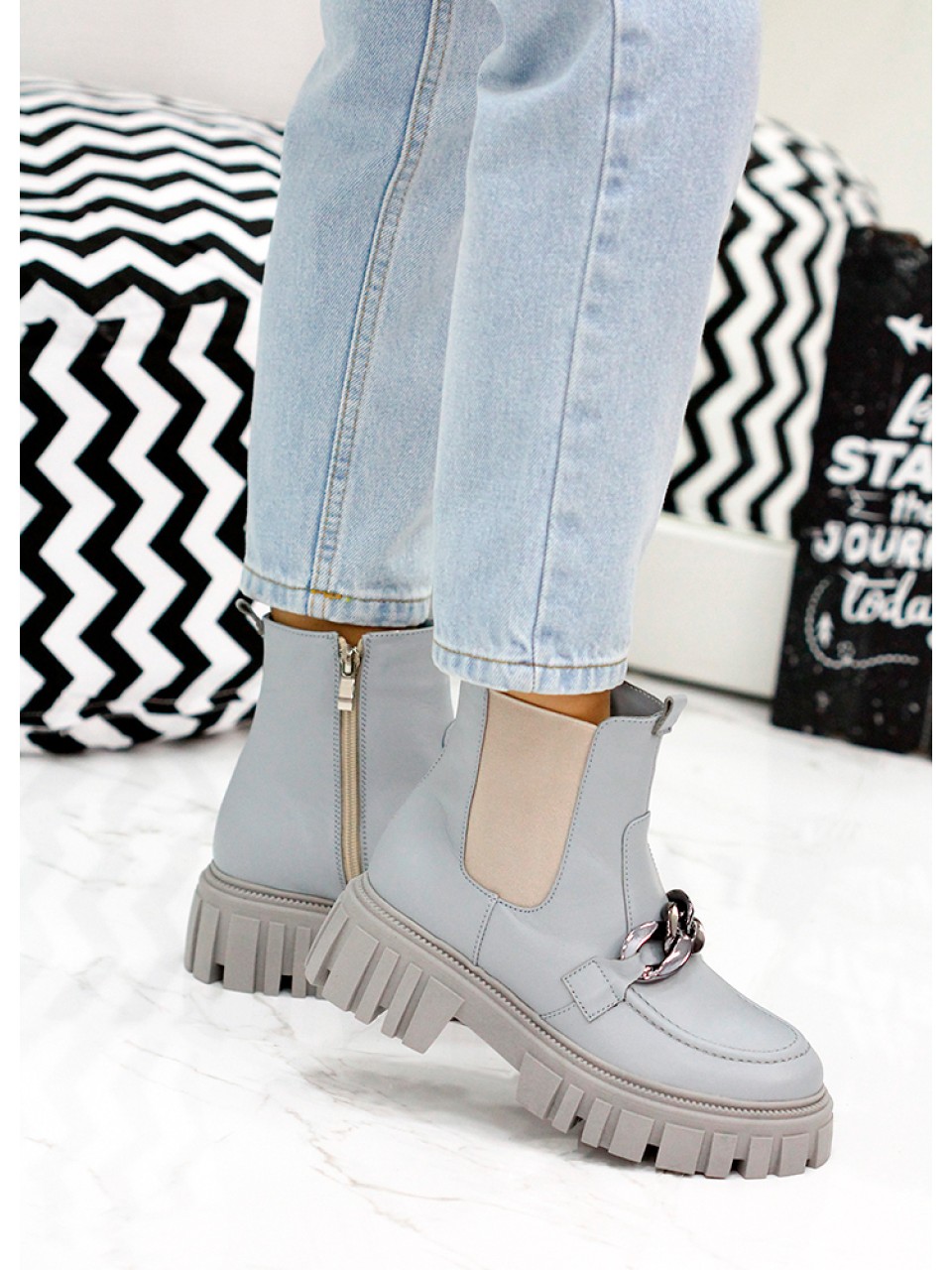 Жіночі шкіряні черевики на змійці (байка) блакитного кольору 35334