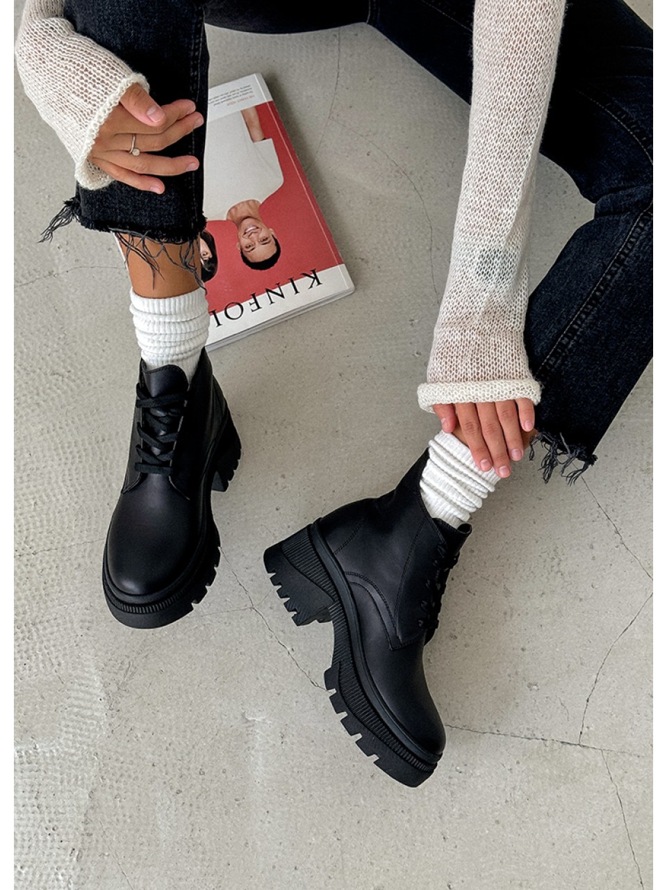 Женские кожаные ботинки на каблуке (мех) черного цвета 34970