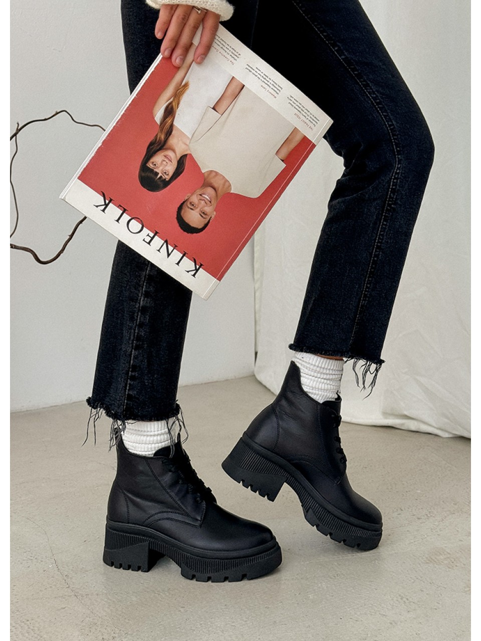 Женские кожаные ботинки на каблуке (мех) черного цвета 34970