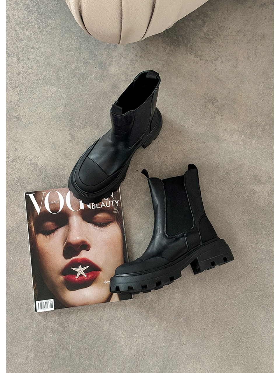 Женские кожаные ботинки с резинкой (мех) черного цвета 34971