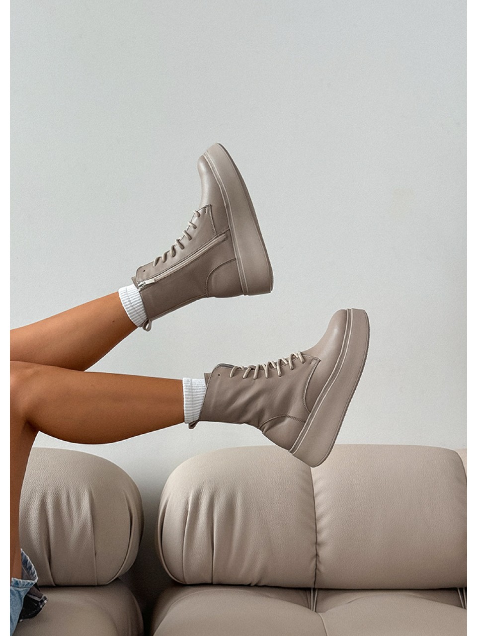 Жіночі шкіряні черевики на платформі (Байка) кавового кольору 35185