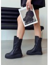 Жіночі шкіряні черевики на платформі (Байка) чорного кольору 35184