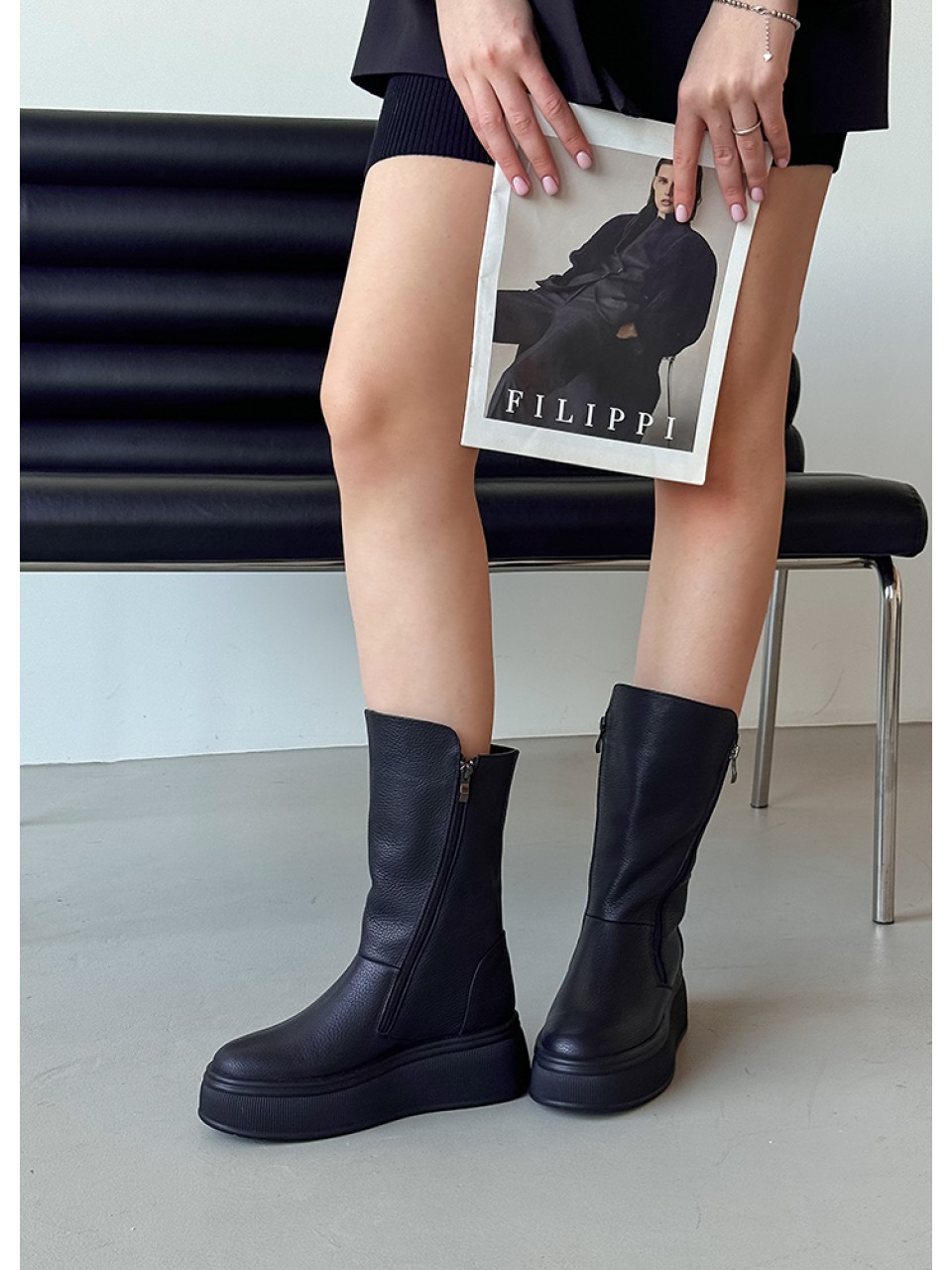 Жіночі шкіряні черевики на платформі (Байка) чорного кольору 35184