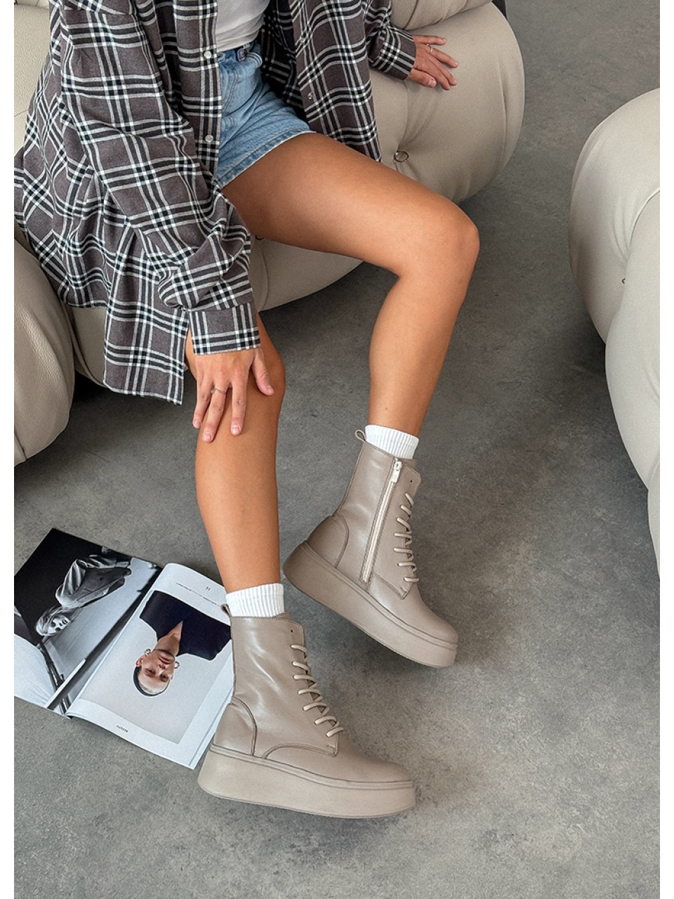 Жіночі шкіряні черевики на платформі (Цигейка) кавового кольору 35187