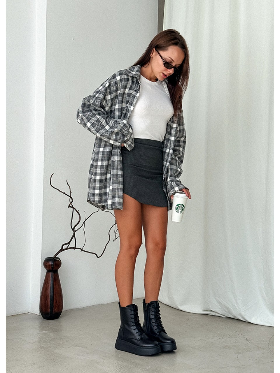 Жіночі шкіряні черевики на шнуровці (хутро) чорного кольору 35041