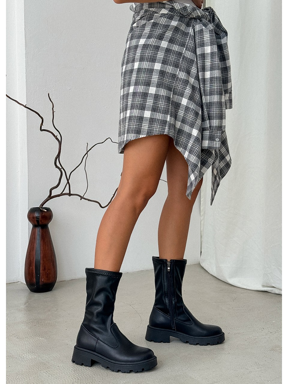 Жіночі черевики з натуральної стрейч шкіри (хутро) чорного кольору 35336