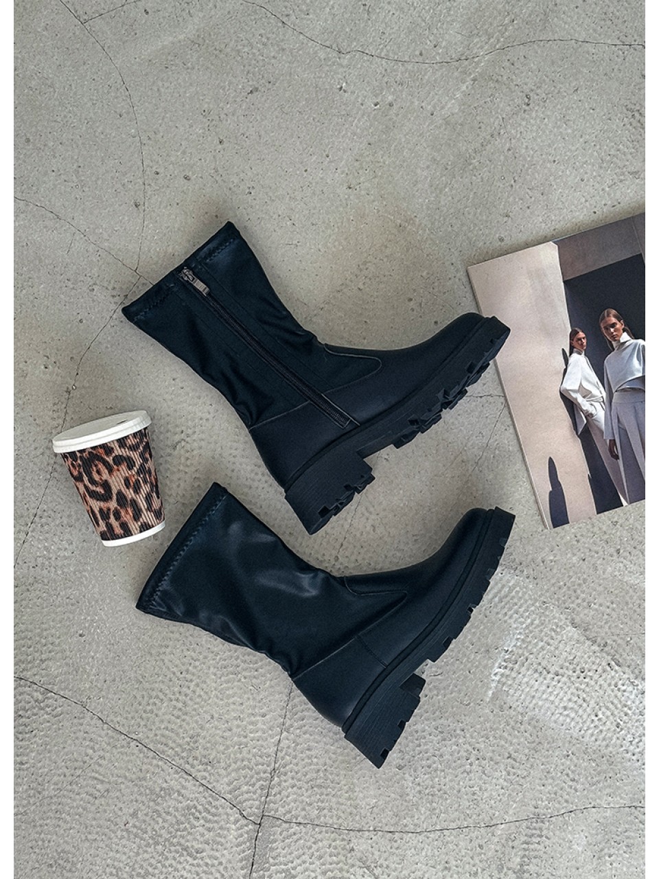 Жіночі черевики з натуральної стрейч шкіри (хутро) чорного кольору 35336