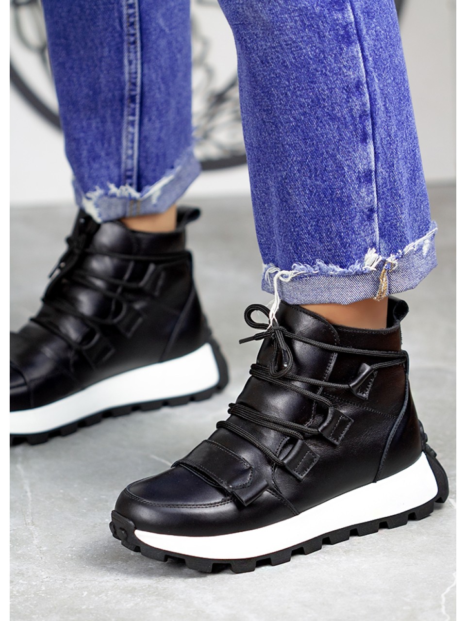 Жіночі шкіряні черевики Спорт на шнурівці (байка) чорного кольору 34983