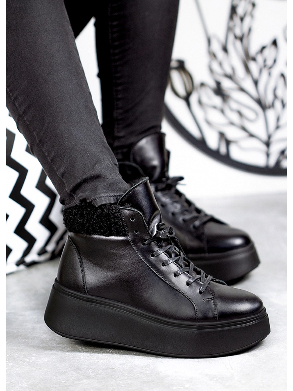 Жіночі шкіряні черевики Тедді (хутро) чорного кольору 34978