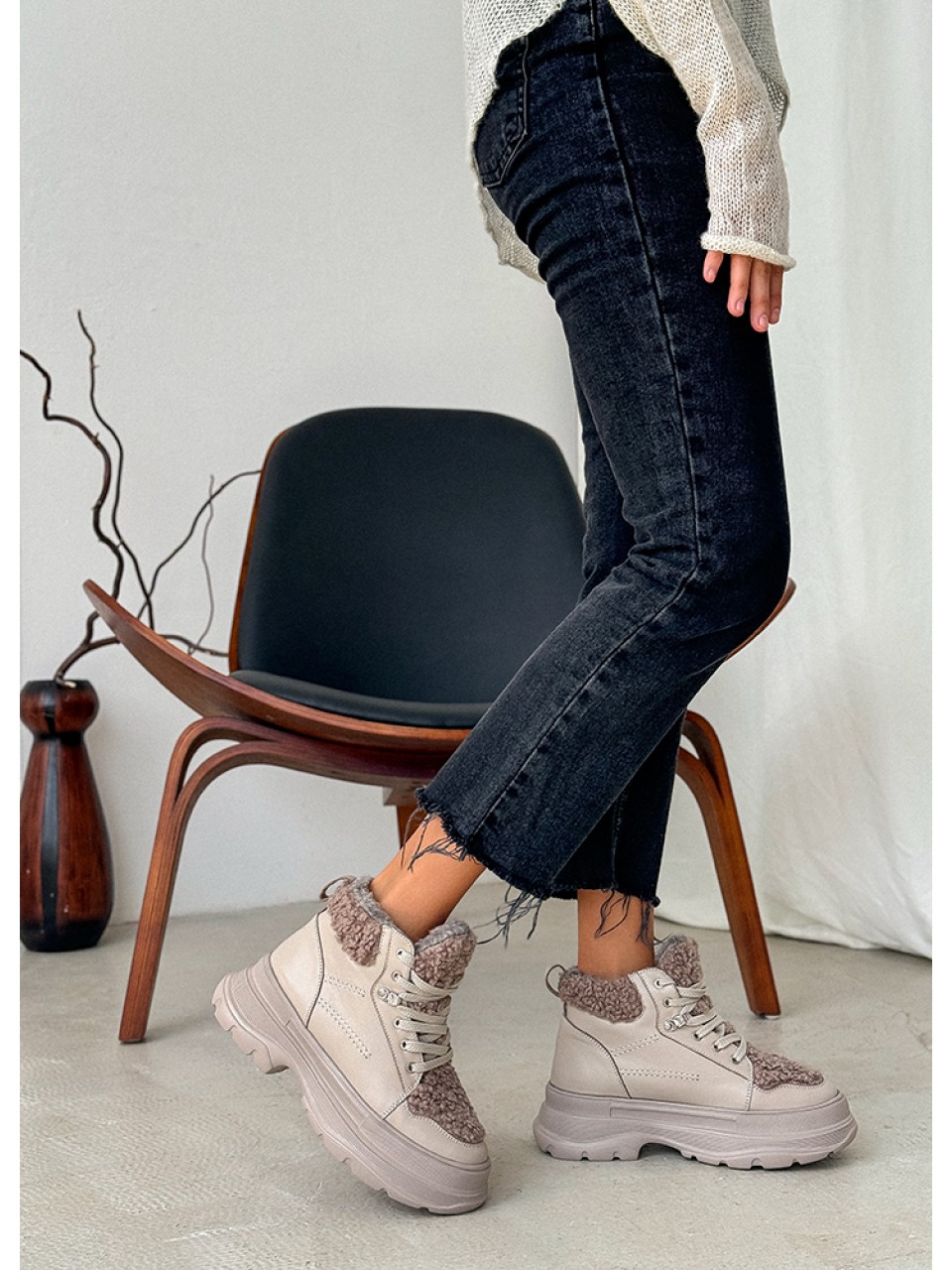 Жіночі шкіряні черевики Тедді на шнурівці (хутро) кавового кольору 35249